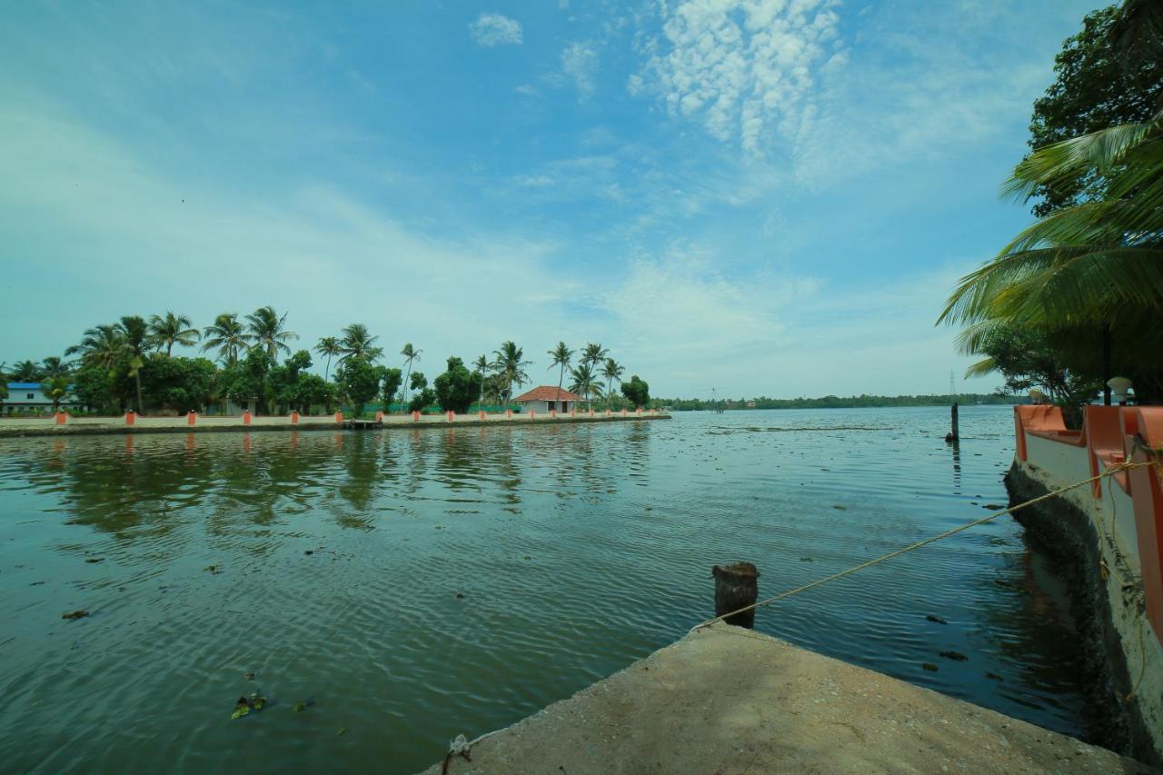 Regant Lake Village, Kollam. Chavara Exterior photo