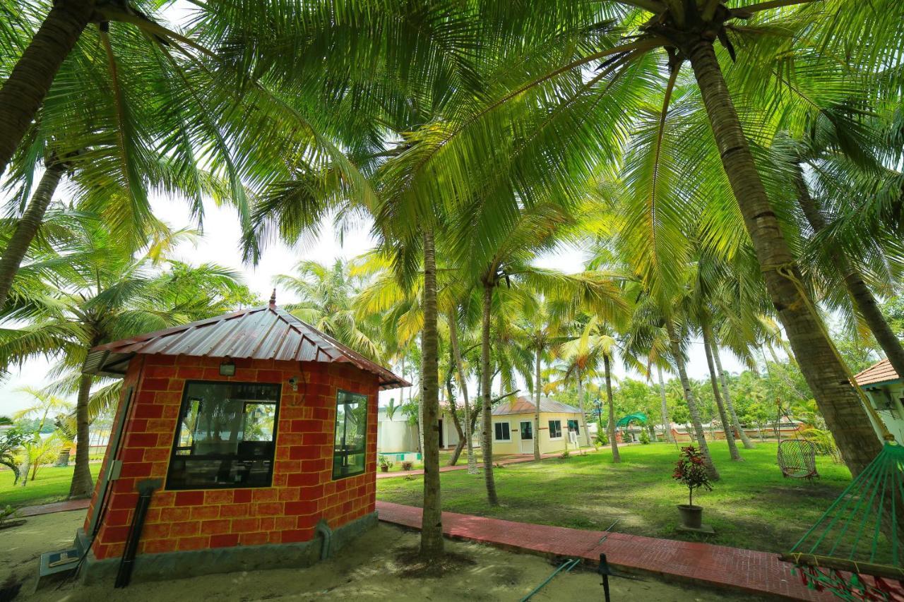 Regant Lake Village, Kollam. Chavara Exterior photo