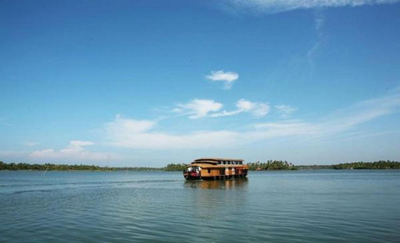 Regant Lake Village, Kollam. Chavara Exterior photo