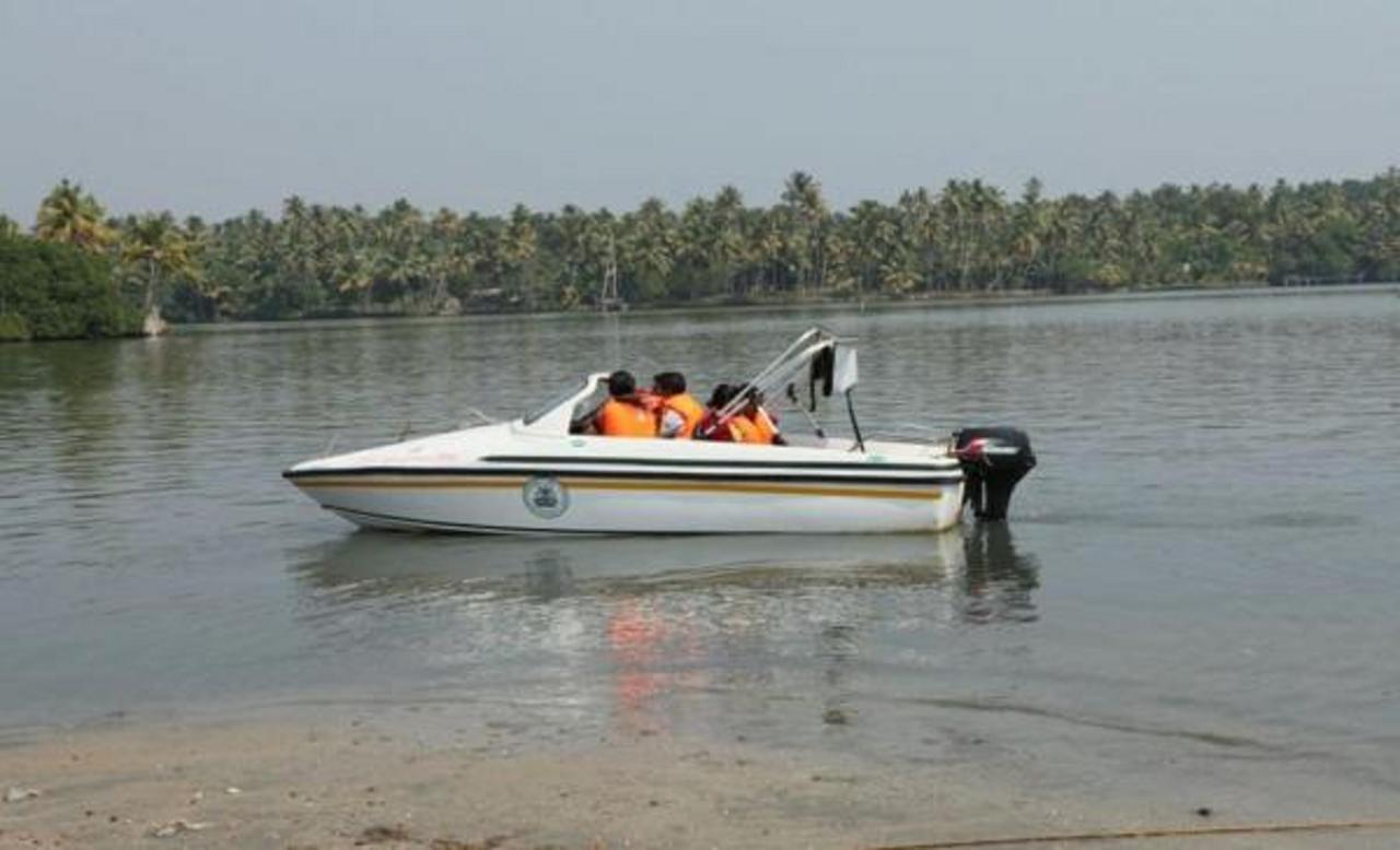 Regant Lake Village, Kollam. Chavara Exterior photo